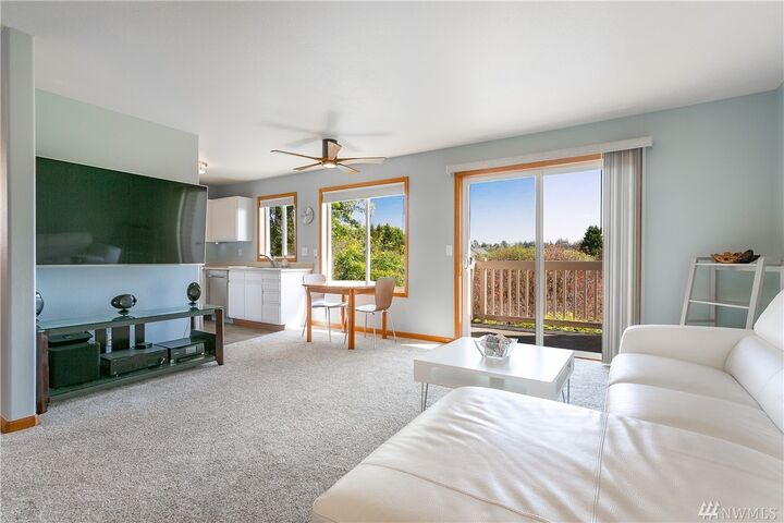 Property Photo: 4234 Wintergreen Circle 284 WA 98226