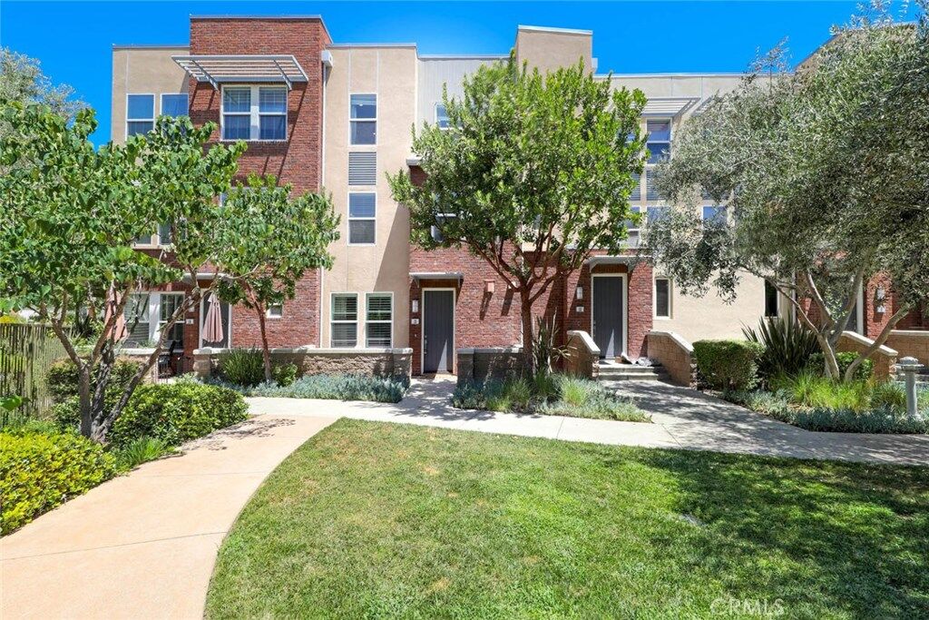 Property Photo: 12 Citadel Drive 204 CA 92656