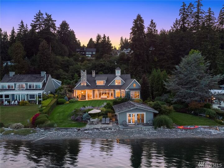 Property Photo:  3864 Point White Dr NE  WA 98110 