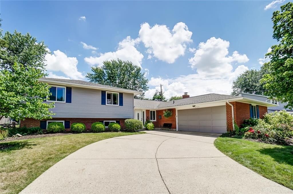 Property Photo: 5735 Oak Valley Road OH 45440