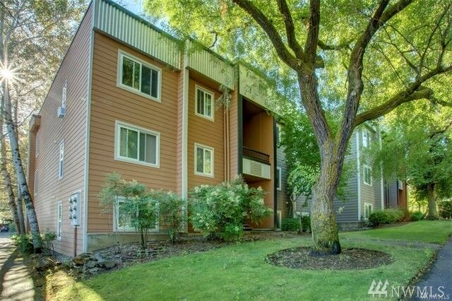 Property Photo:  720 Kirkland Cir B301  WA 98033 