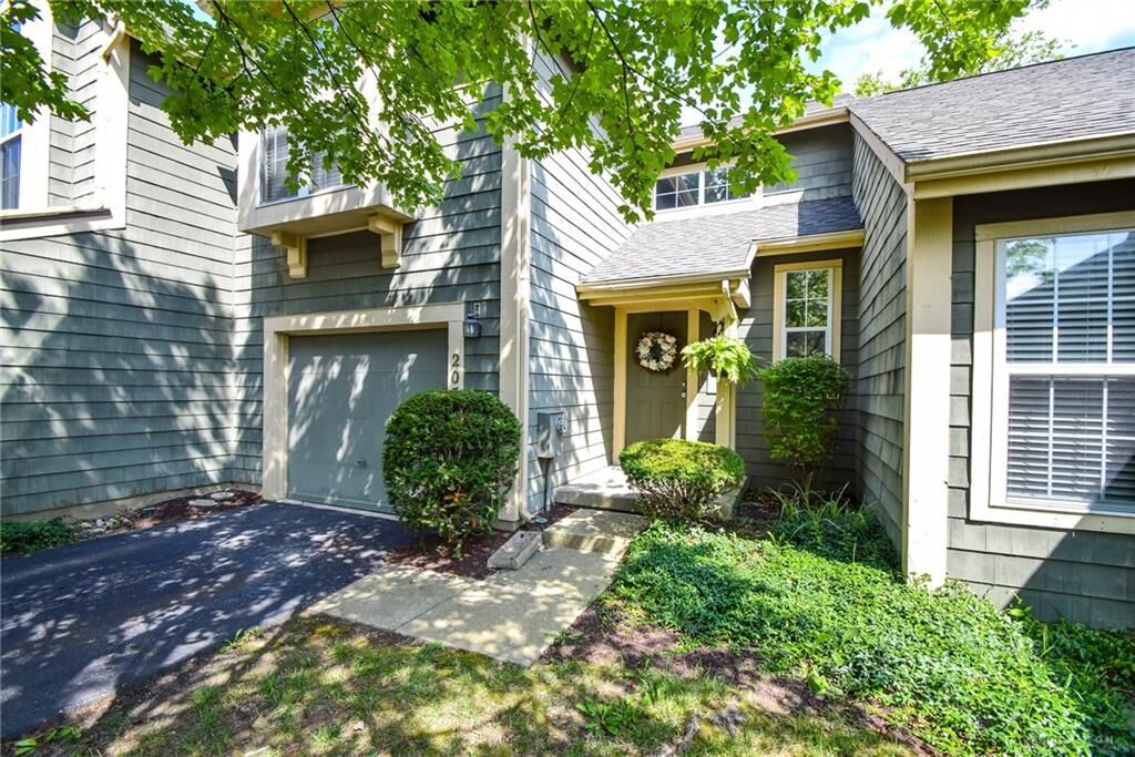 Property Photo: 207 Queens Crossing OH 45458
