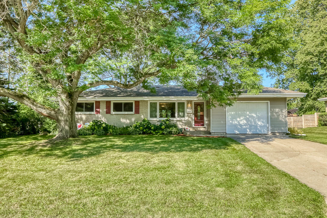 W183n8949 Maryhill Dr  Menomonee Falls WI 53051 photo