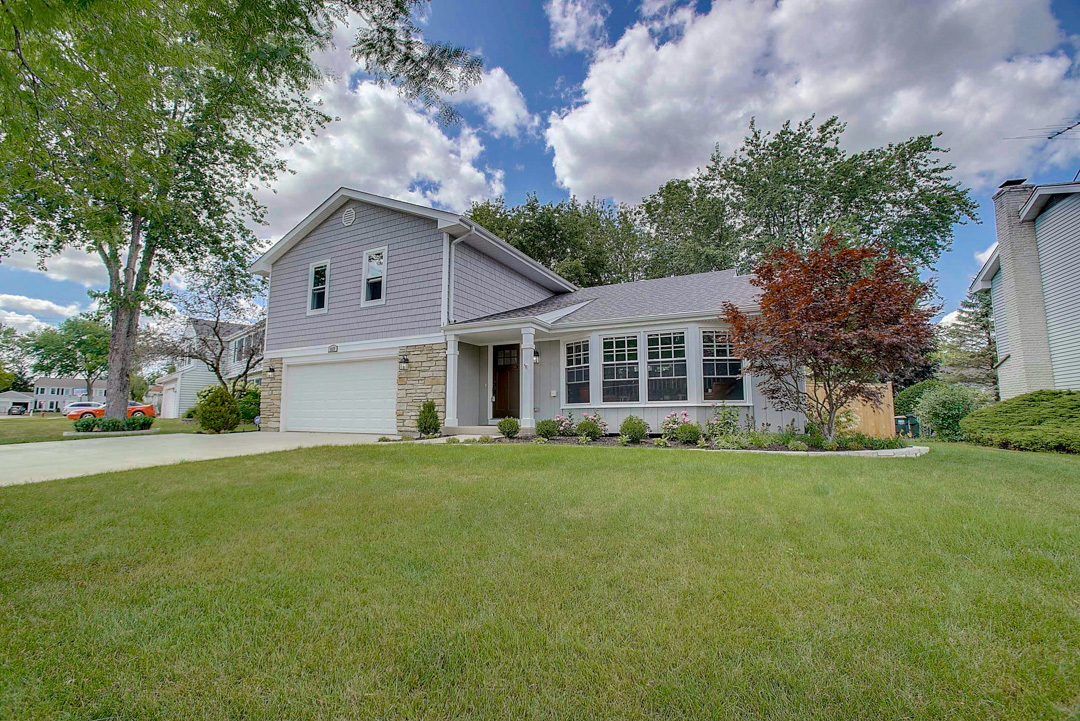 Property Photo:  1117 Sussex Lane  IL 60048 