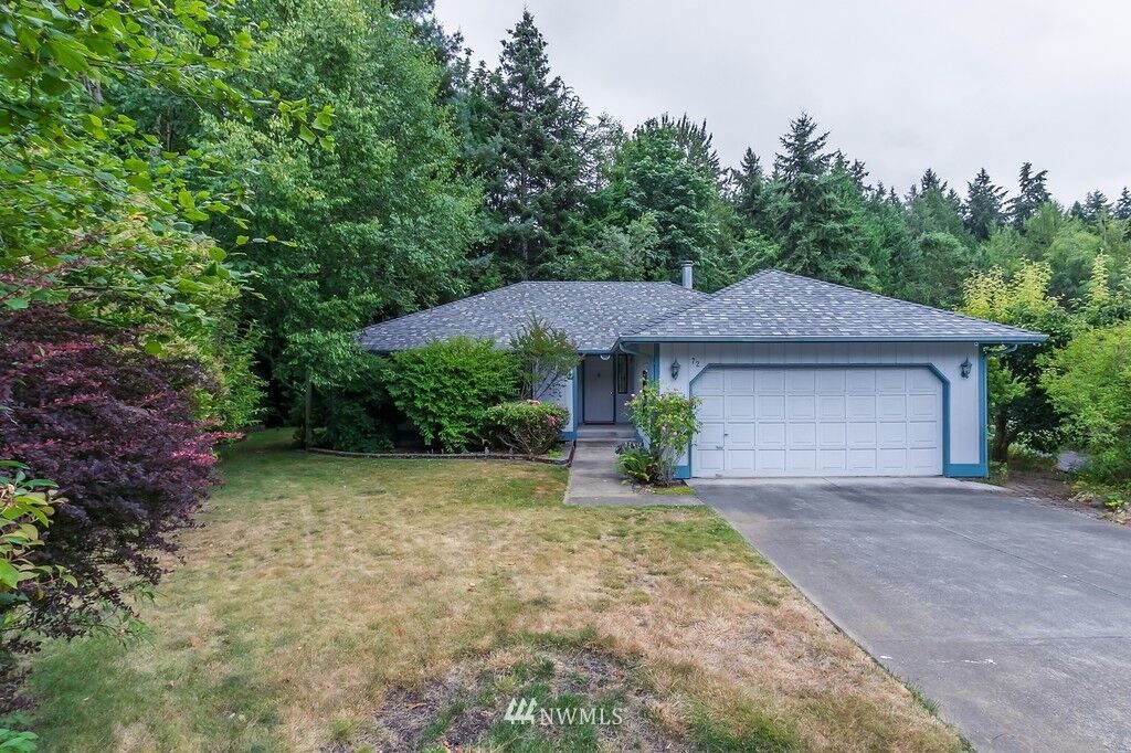 Property Photo:  72  19th Avenue Ct  WA 98354 