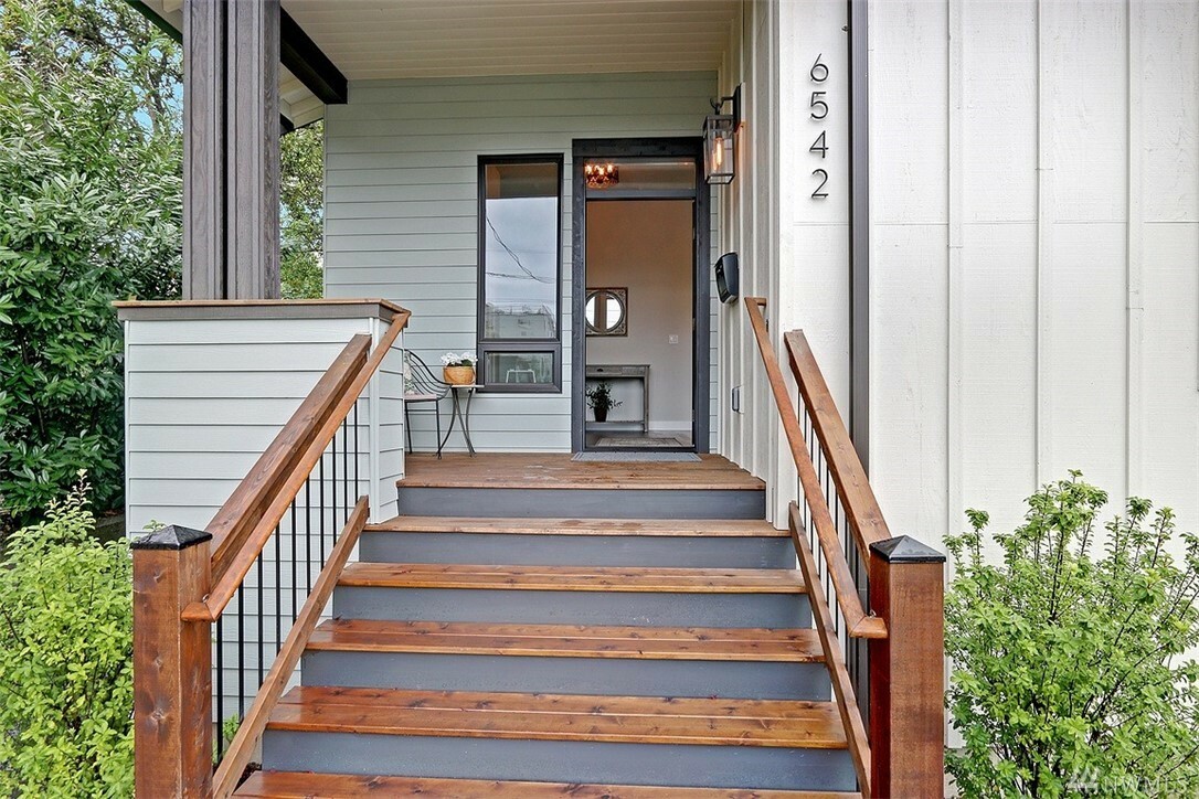 Property Photo:  6542 Jones Ave NW  WA 98117 