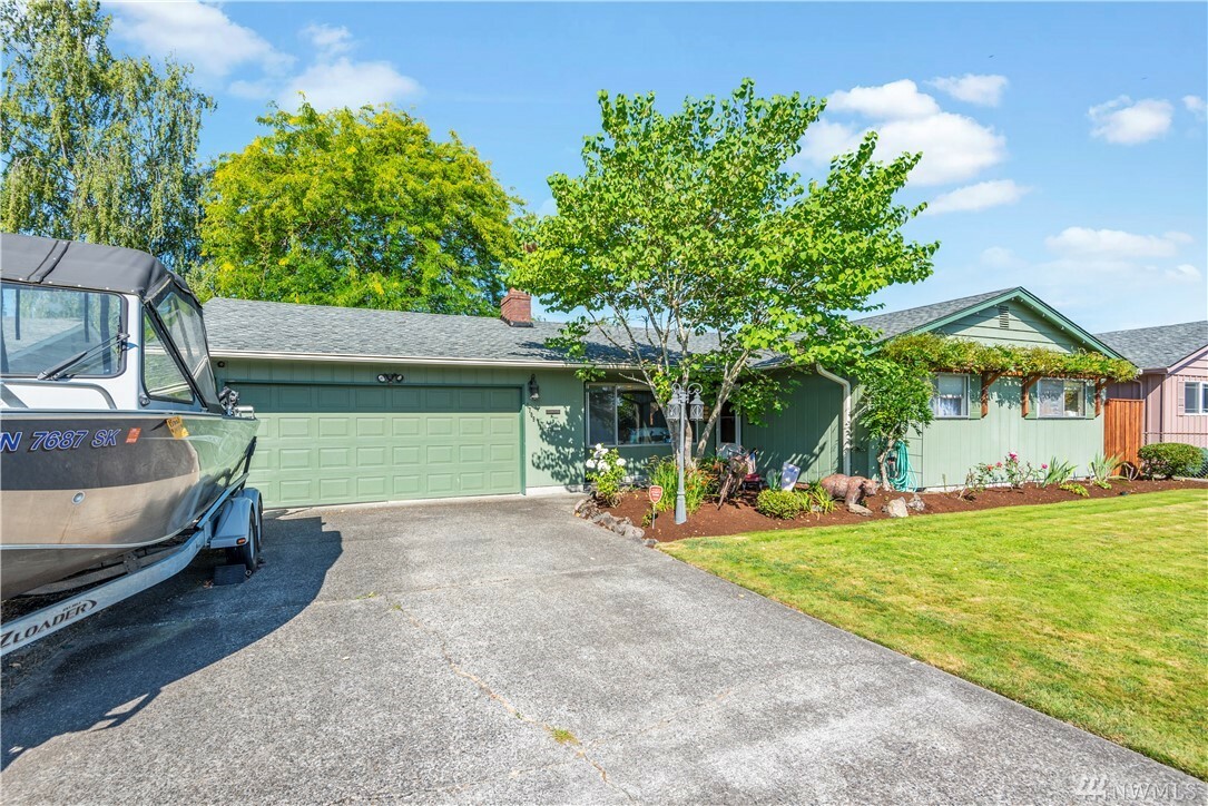 Property Photo:  1709 Florence Ave  WA 98632 