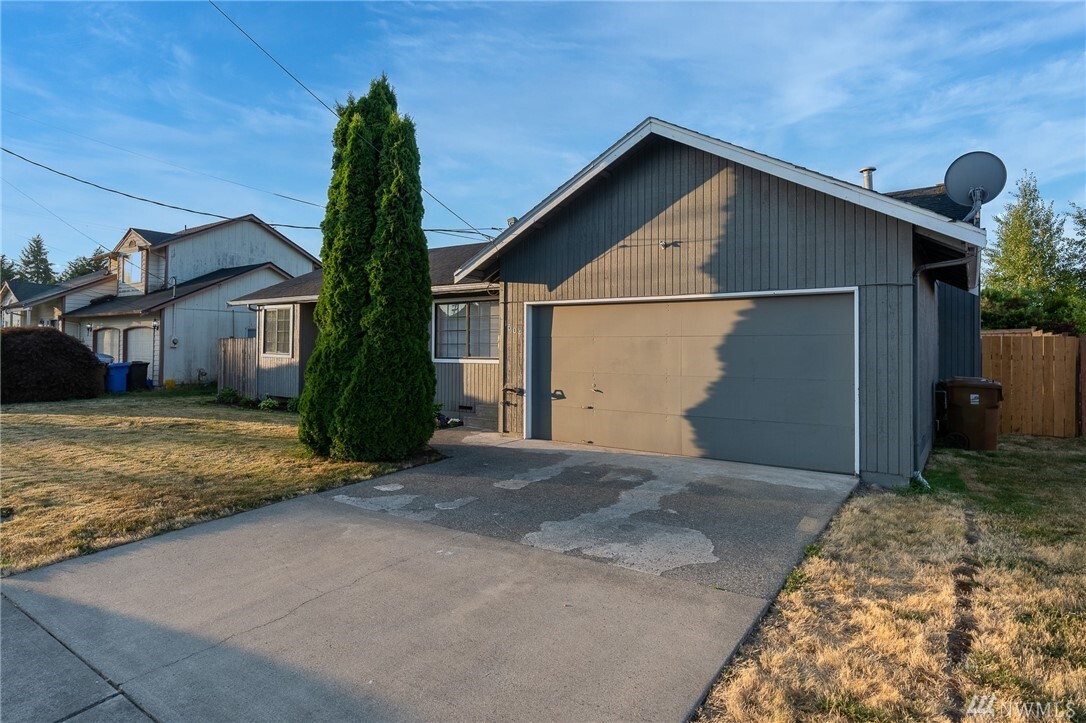 Property Photo:  1604  Norpoint Way NE  WA 98422 