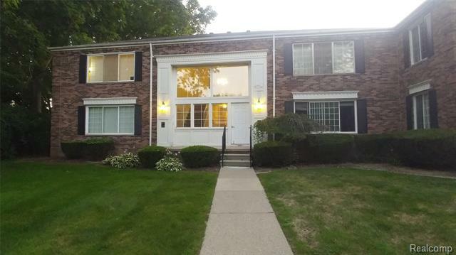 Property Photo:  538 E Fox Hills Drive  MI 48304 