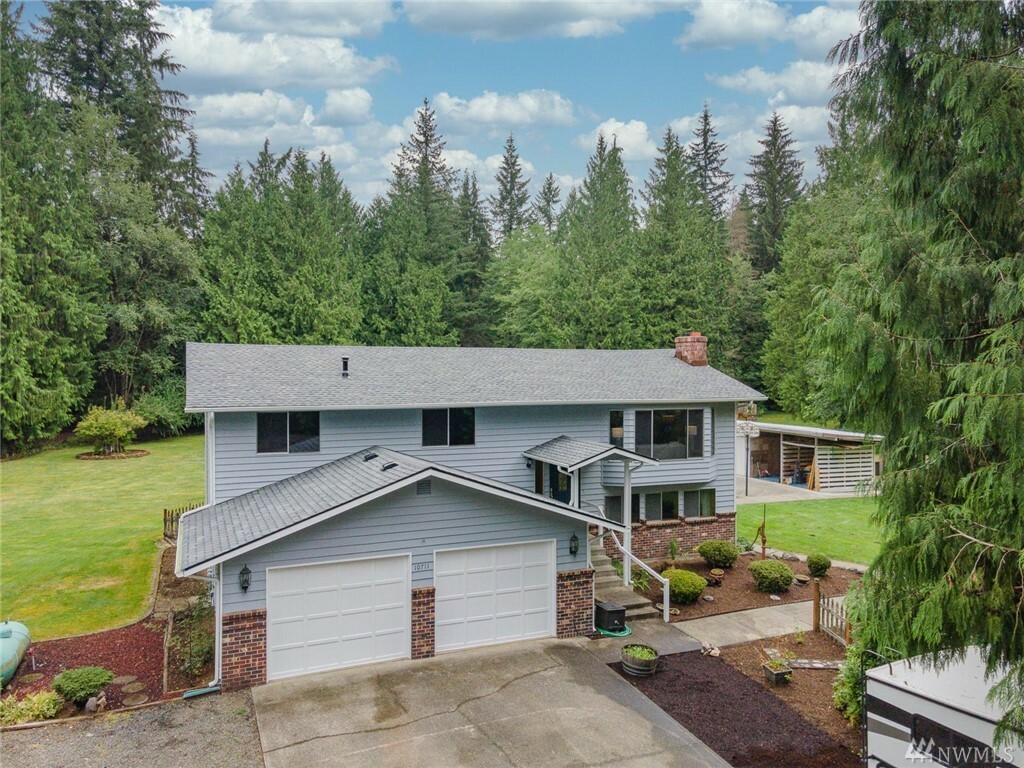 Property Photo:  10711 90 St NE  WA 98258 