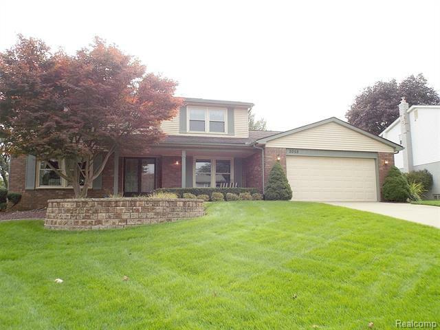 Property Photo:  2055 Saint Andrews Drive  MI 48309 