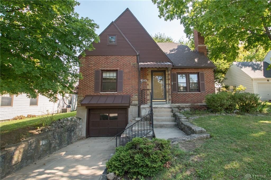 Property Photo: 1424 Abingdon Road OH 45409