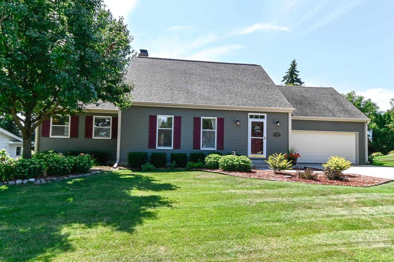 Property Photo:  1745 Cypress Dr  WI 53024 