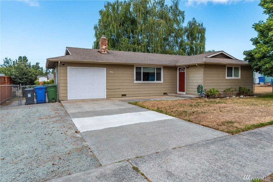 Property Photo: 923 SW London Terrace WA 98277
