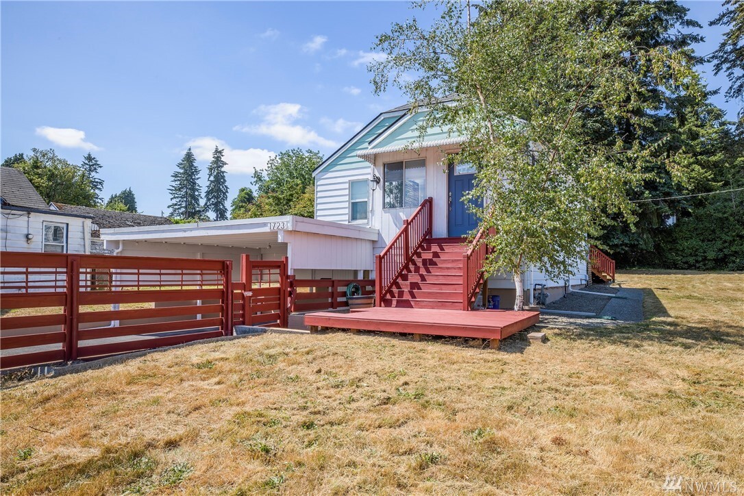 Property Photo: 1723 Snyder Avenue WA 98312