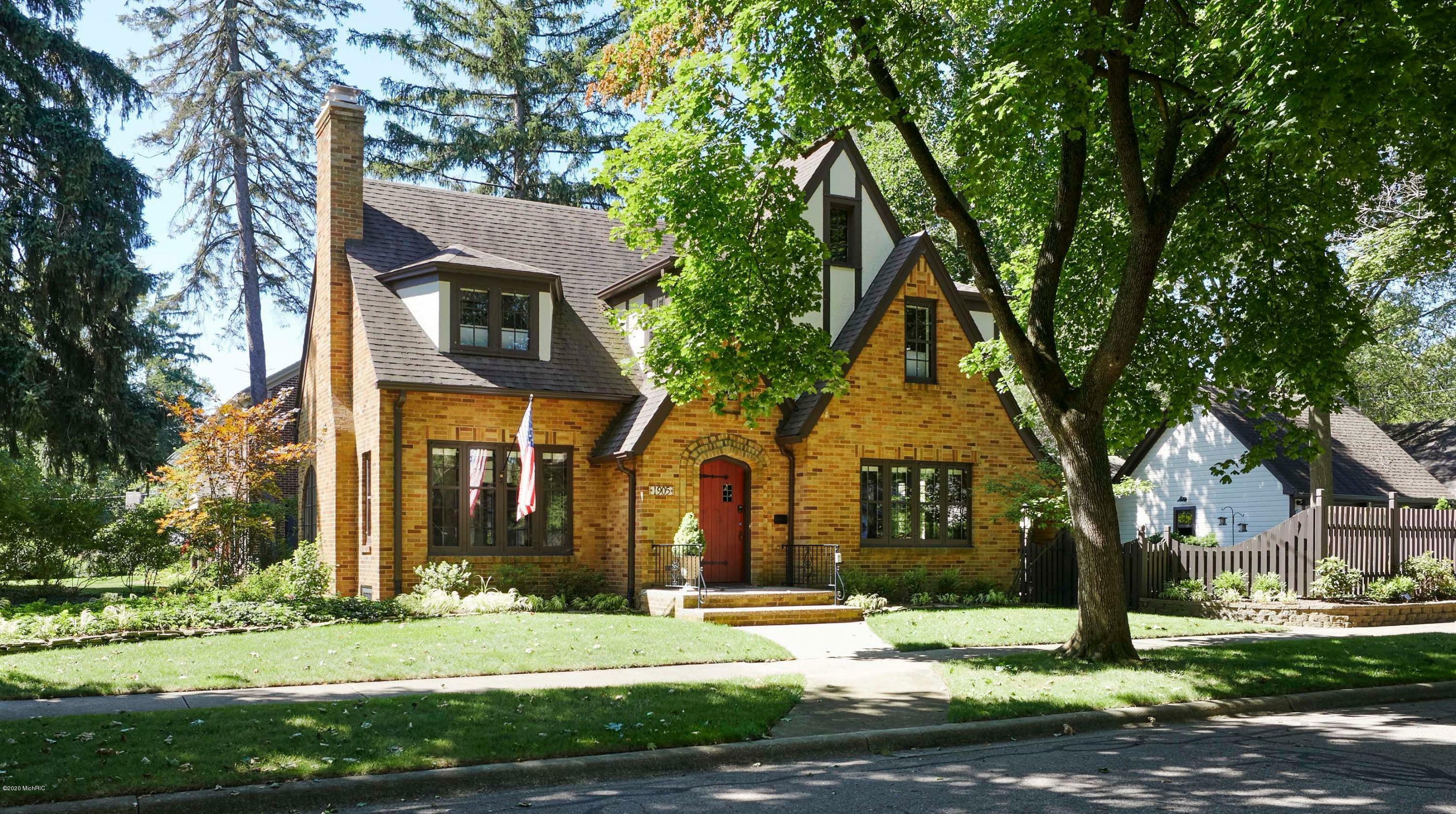 Property Photo:  1905 Fitch Avenue  MI 49008 