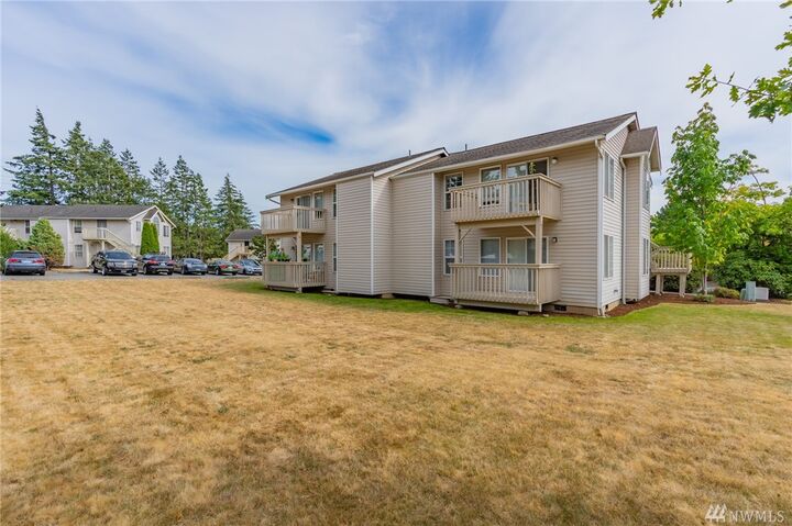 Property Photo:  1104 E Maryland St  WA 98226 