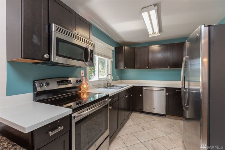 Property Photo: 2125 S 251st Street WA 98032