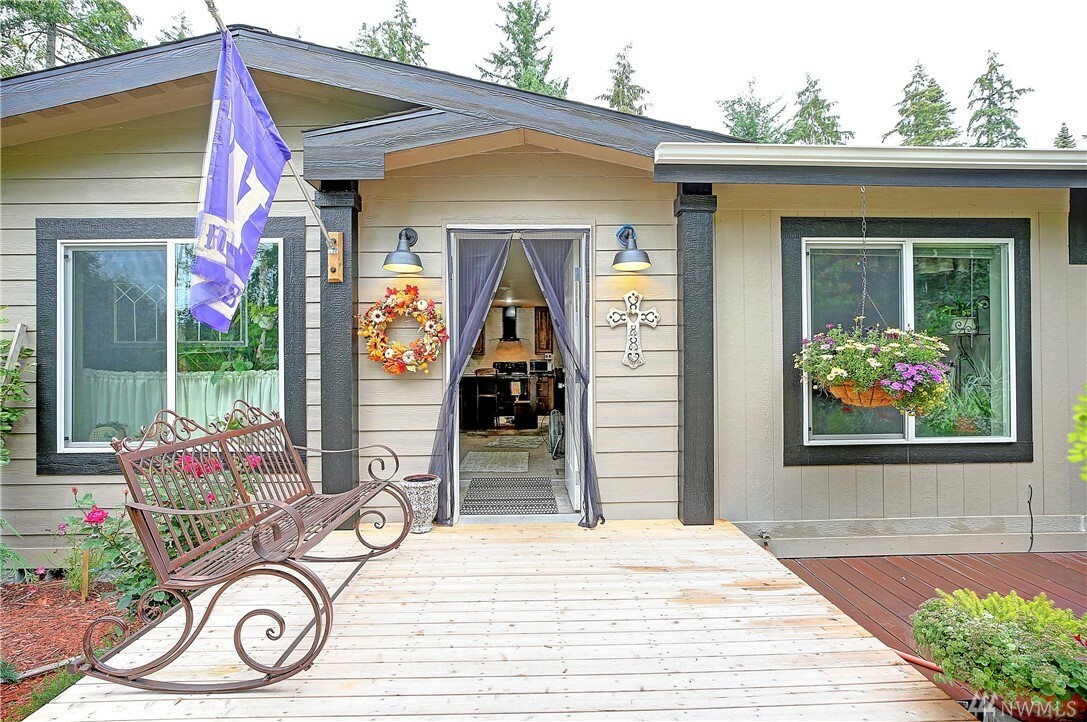 Property Photo: 1676 Spruce Ridge Dr WA 98282