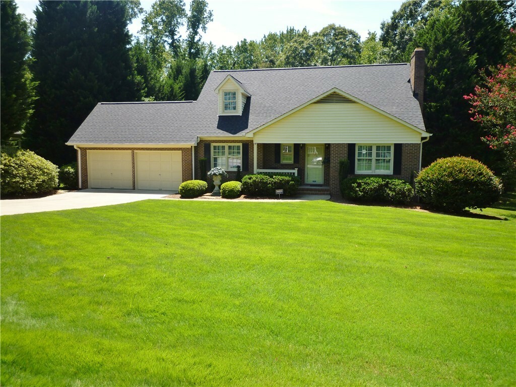 Property Photo:  112 Hiawatha Drive  SC 29627 