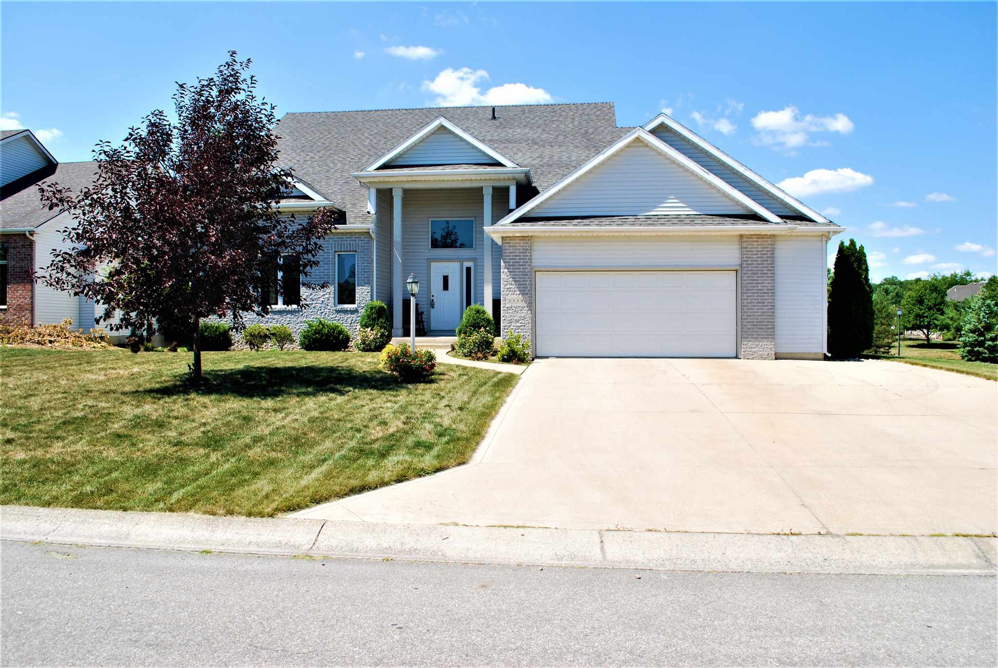 Property Photo: 10006 Serpentine Cove IN 46804
