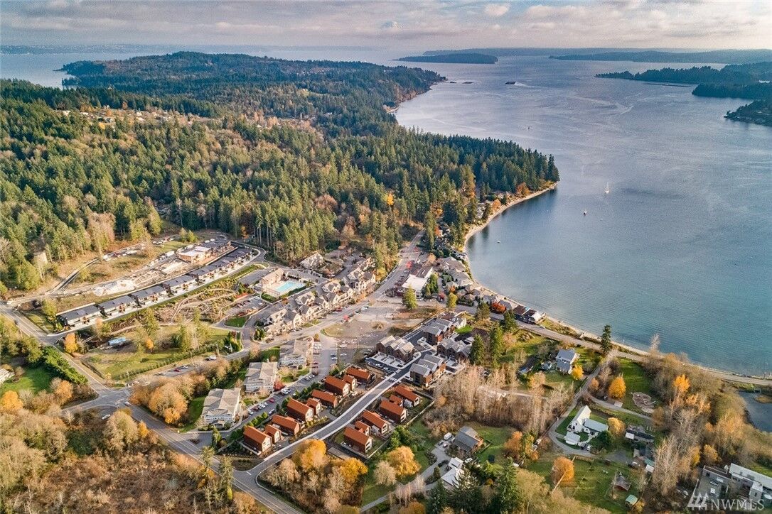 Property Photo:  4566 Flying Goat C140/C240 Ave NE  WA 98110 