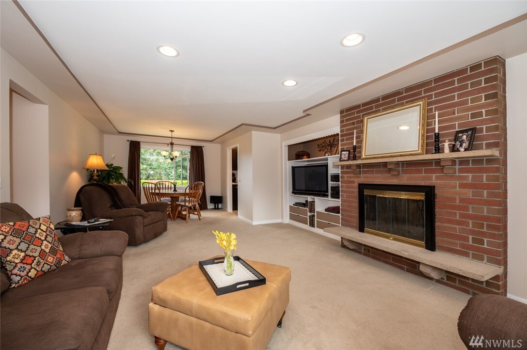 Property Photo: 712 S 304th Street WA 98003