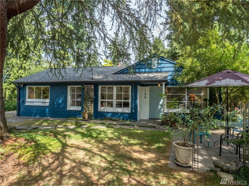 Property Photo: 136 N 181st St WA 98133
