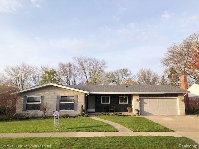 Property Photo: 923 Blairmoor Court MI 48236