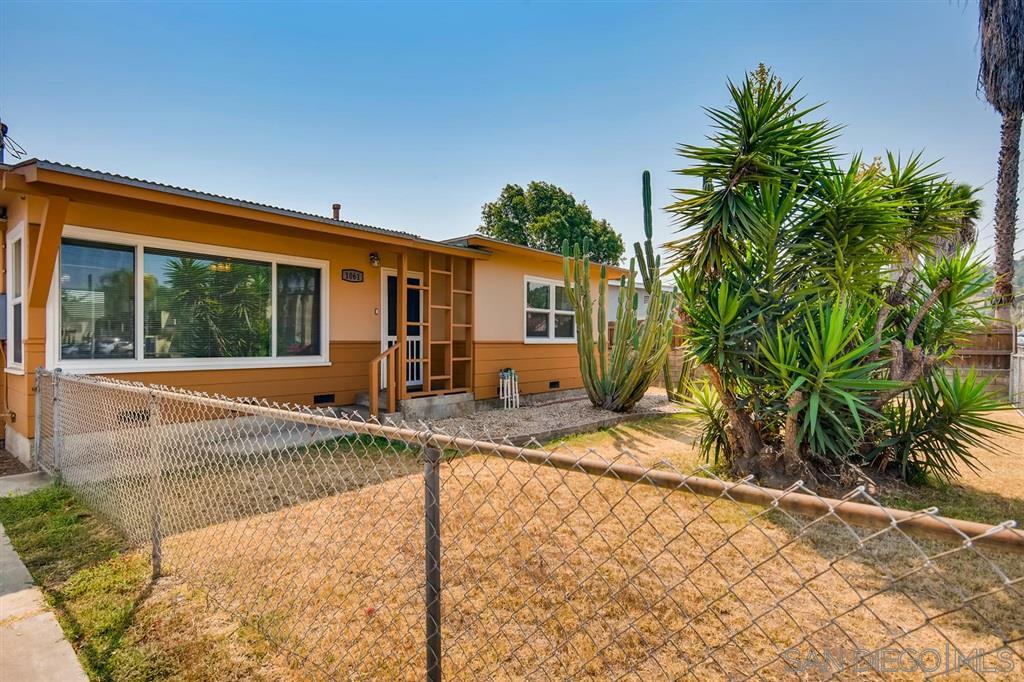 Property Photo:  1061 S Magnolia Ave  CA 92020 