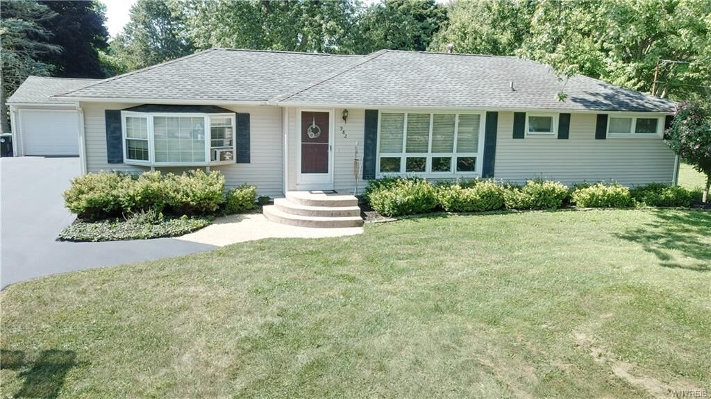 Property Photo:  982 Two Rod Road  NY 14004 