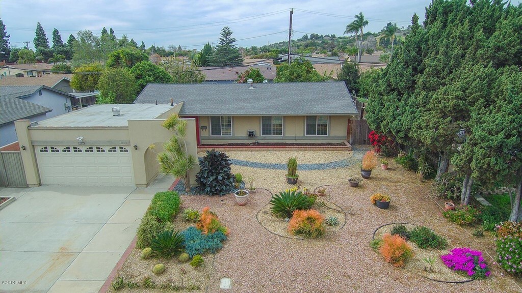 Property Photo:  813 N Calle Circulo  CA 93010 