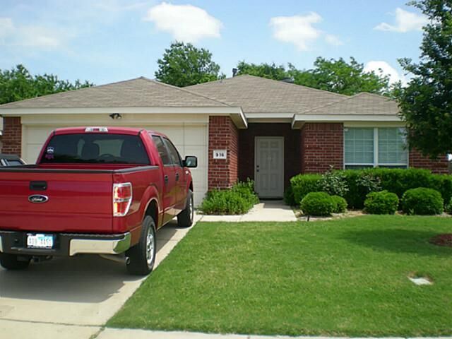 Property Photo: 916 Margaret Drive TX 75071