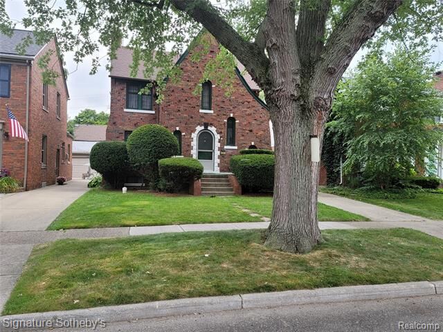 Property Photo:  266 Moran Road  MI 48236 