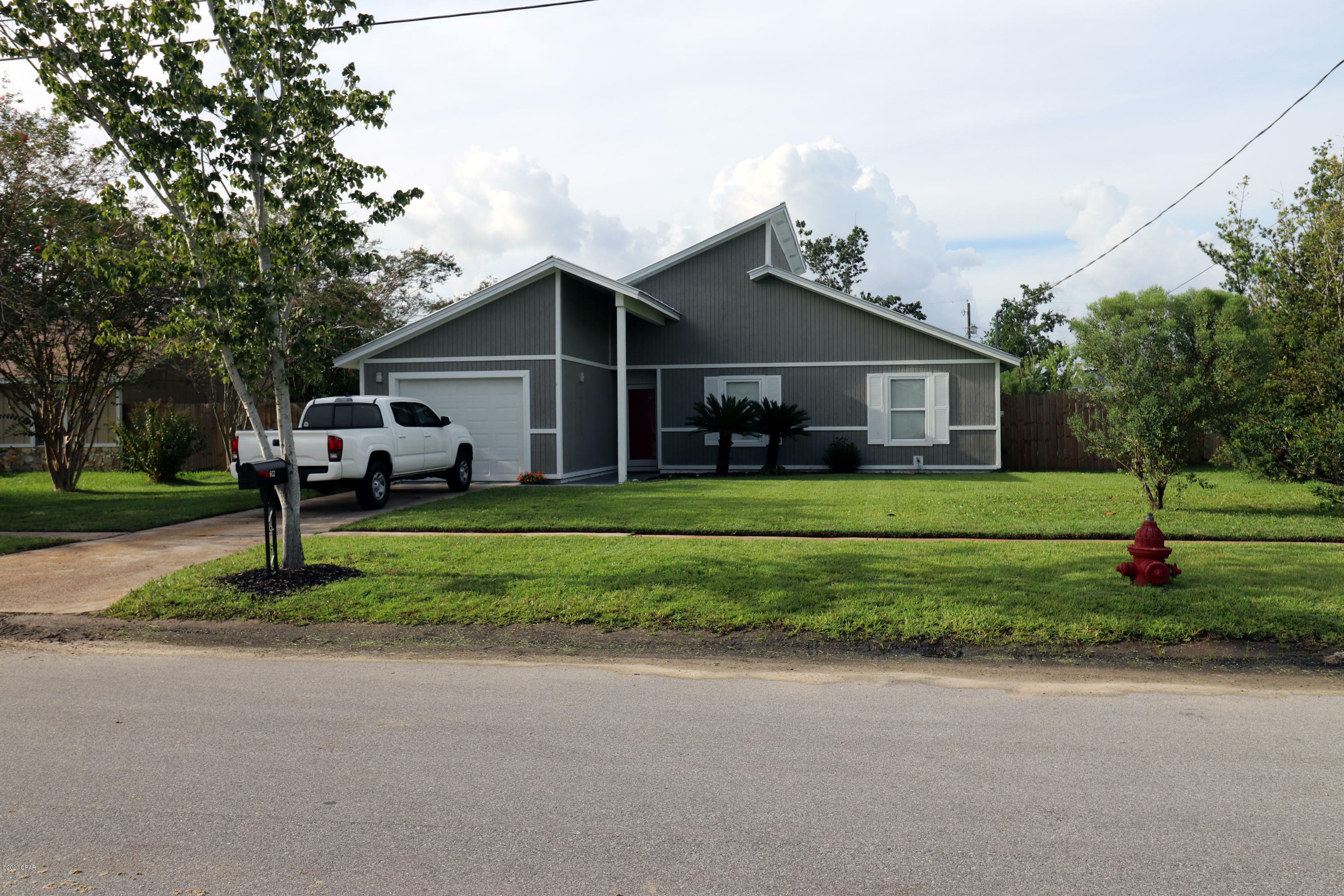 Property Photo: 602 Sparrow Street FL 32444