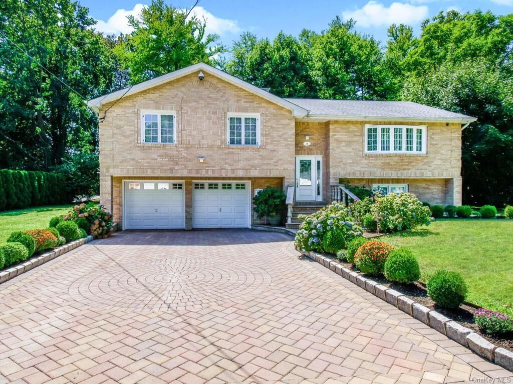 Property Photo:  18 Carlyle Place  NY 10530 