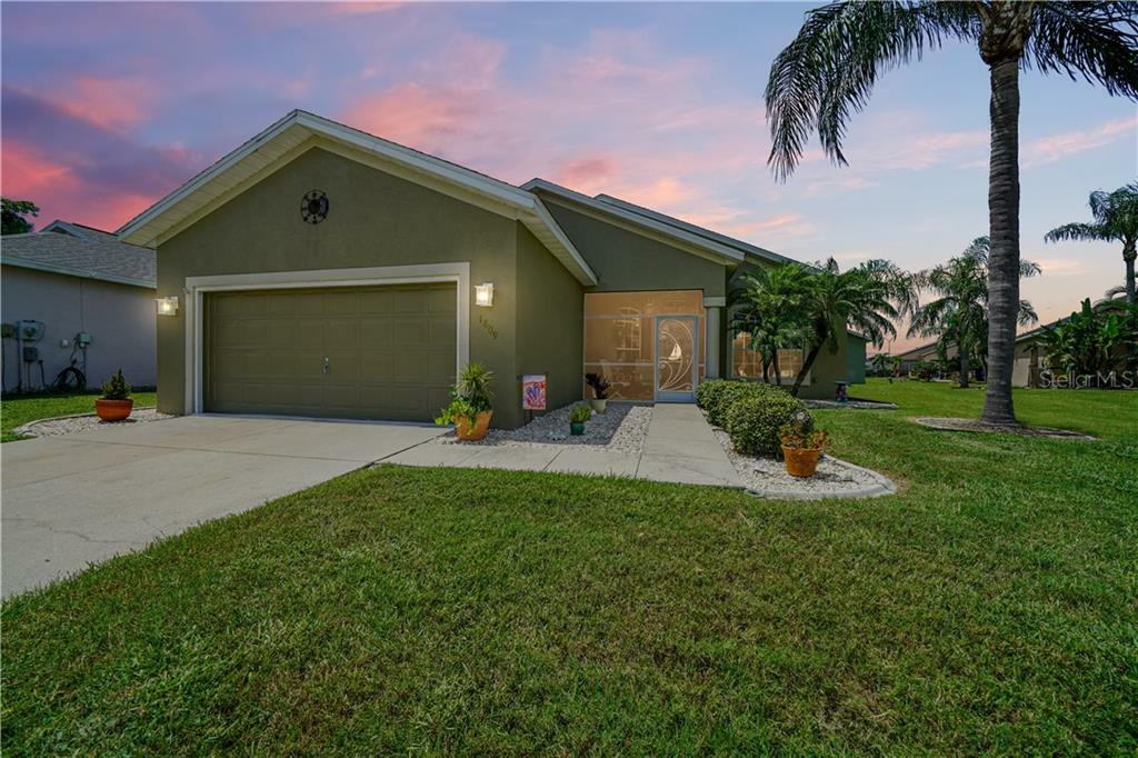 Property Photo:  1609 Palace Court  FL 33980 