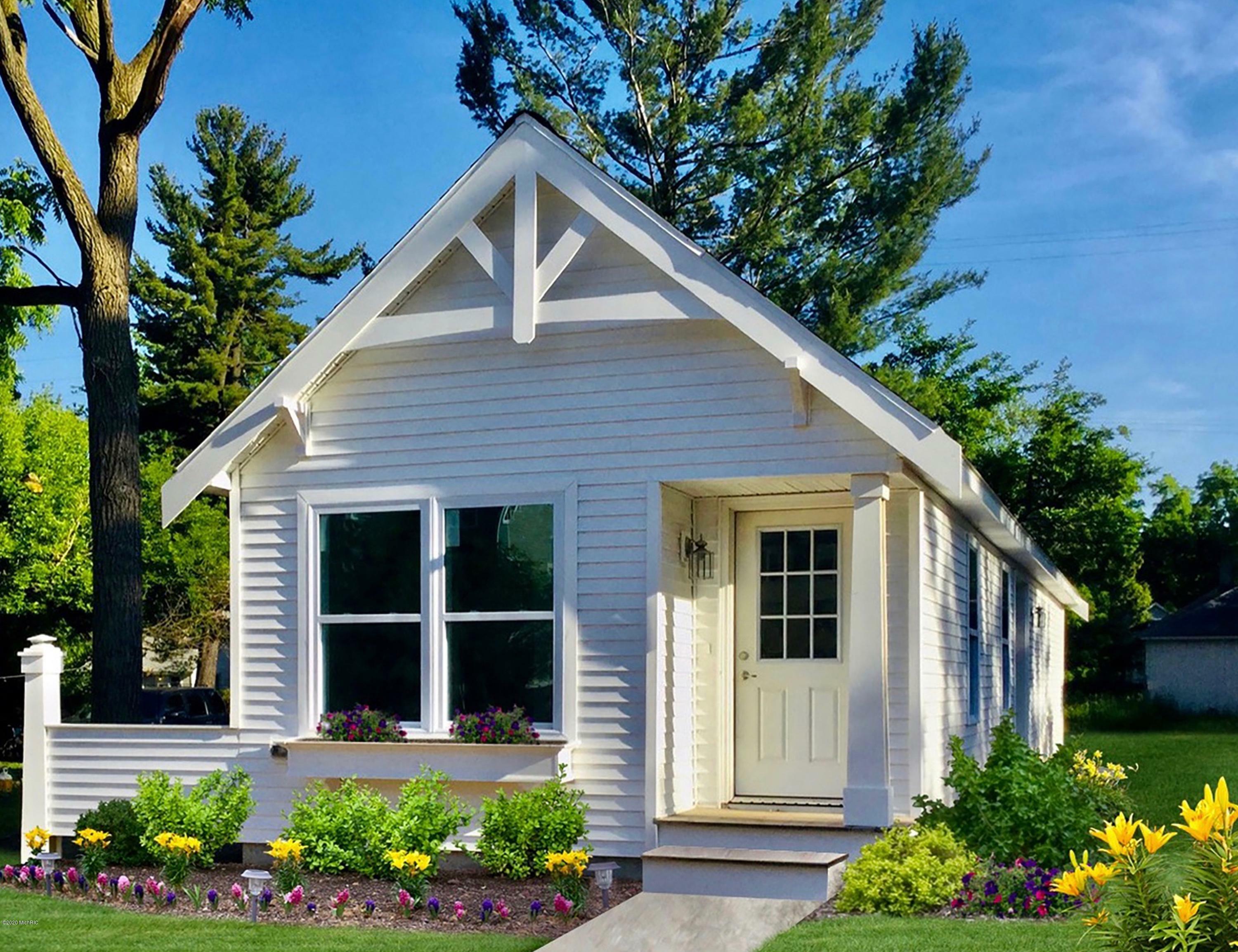 Property Photo: 825 Alexander Street SE MI 49507