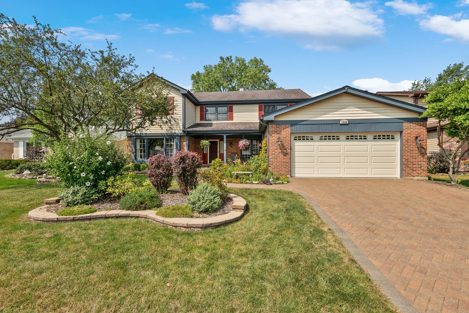 Property Photo: 1924 North Brighton Place IL 60004