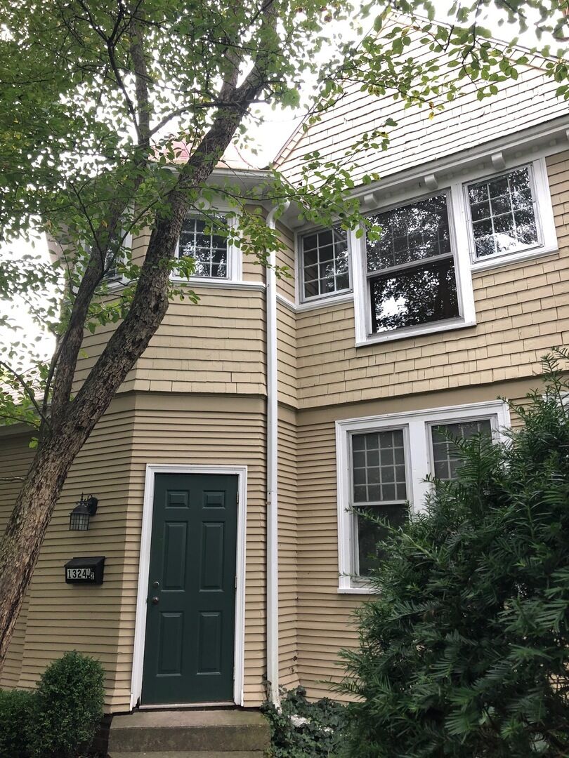 Property Photo: 1324.5 Forest Avenue IL 60201