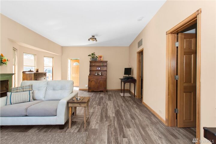 Property Photo:  1424  Everett Street  WA 98390 