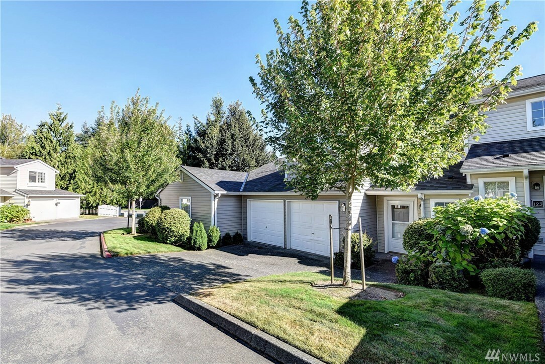 Property Photo:  10030 Holly Dr 122  WA 98204 