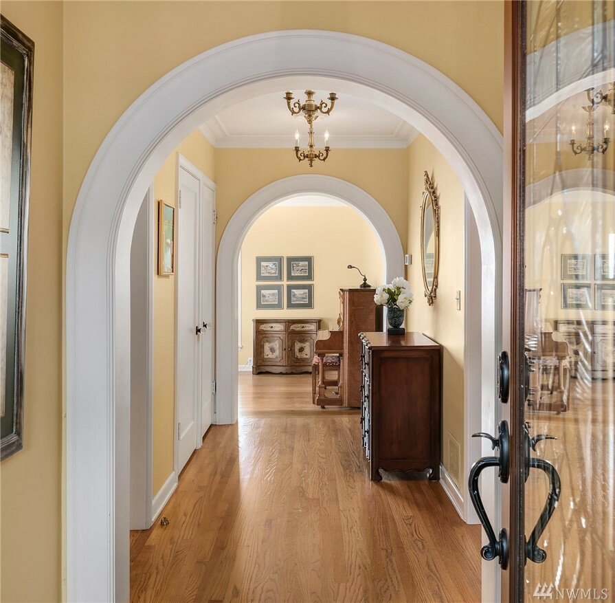 Property Photo: 2803 Magnolia Blvd W WA 98199