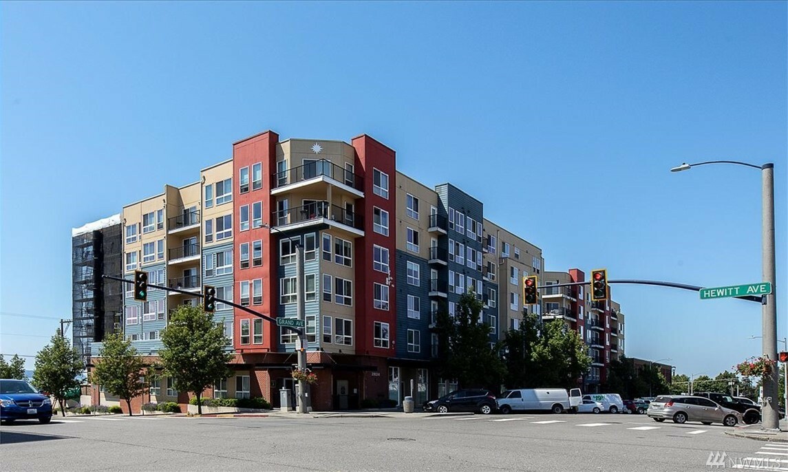 Property Photo: 2824 Grand Ave A-103 WA 98201