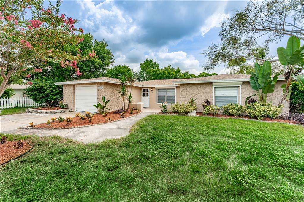 Property Photo:  9416 Maxwell Lane  FL 34668 