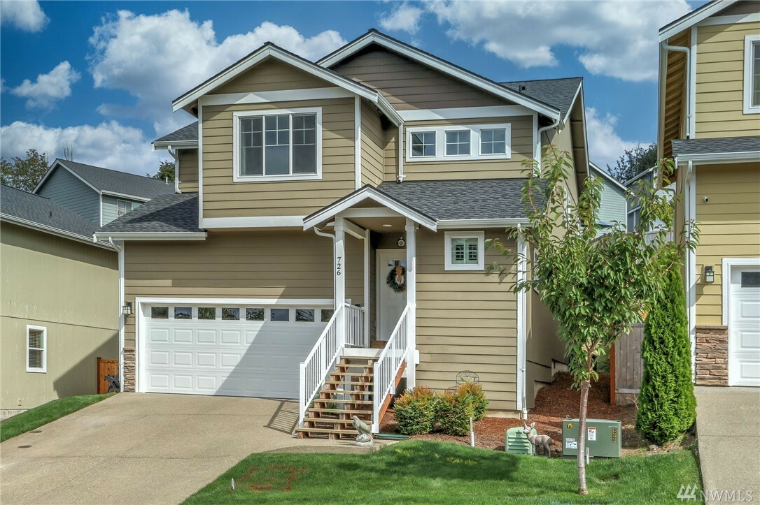 Property Photo:  726 Courage Ct SE  WA 98366 