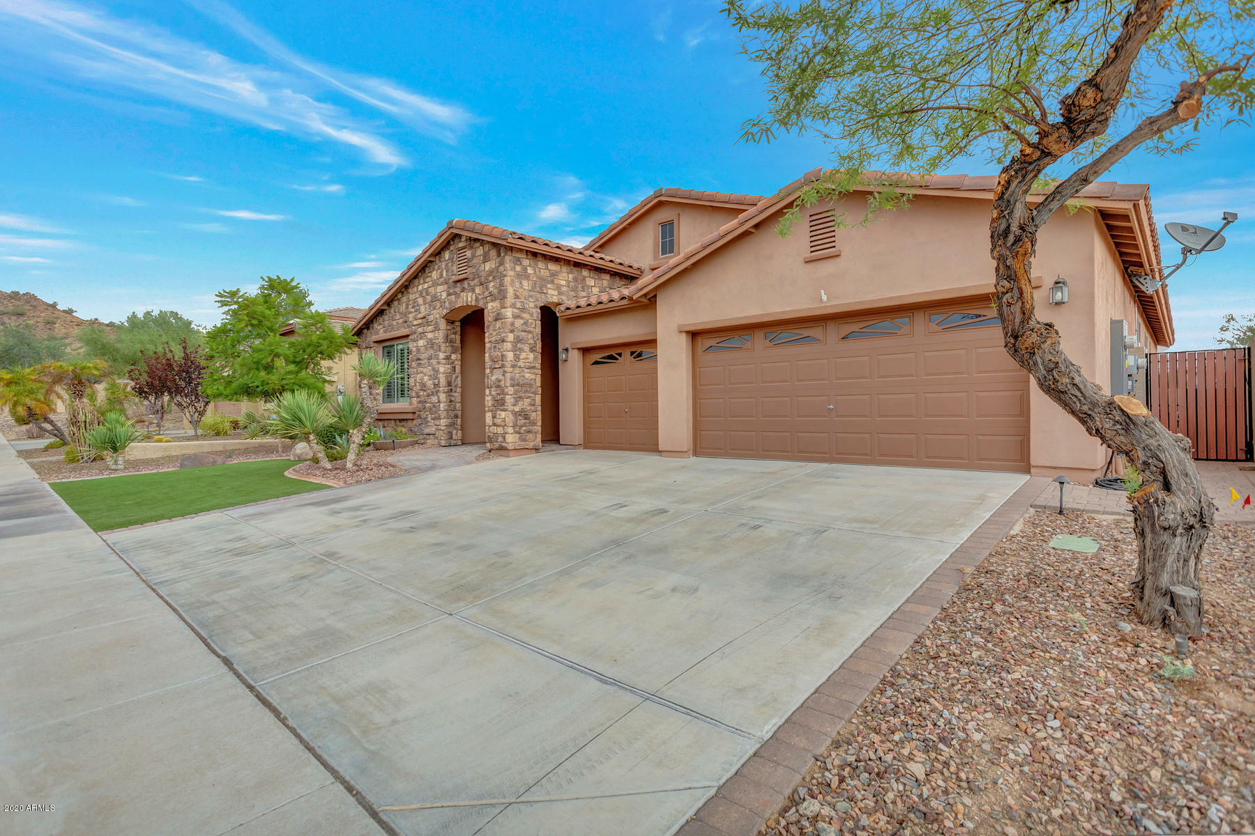 Property Photo:  6526 W Bent Tree Drive  AZ 85083 