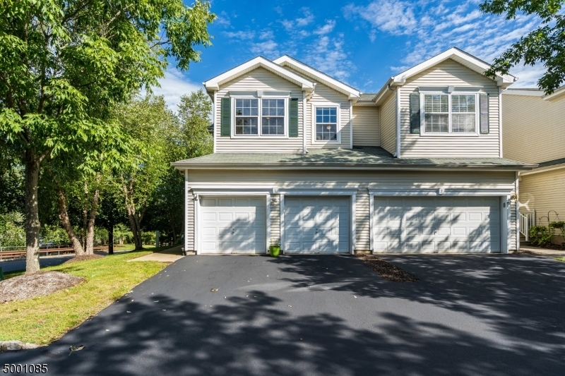 Property Photo:  1 Hickory Ct  NJ 08809 