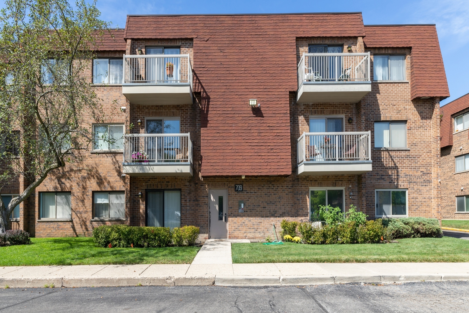 Property Photo: 709 West Central Road C3 IL 60056