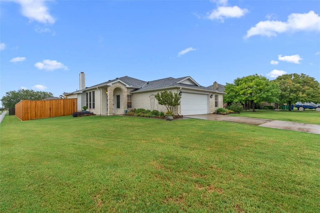 Property Photo: 951 W Oak Street TX 75009